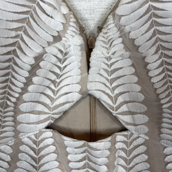 NWT GUESS Embroidered Mesh Sleeveless Sheath Dress Nude White Sz 2 - Picture 4 of 15